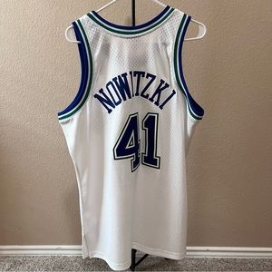 ‘98-‘99 Dallas Mavericks Dirk Nowitzki Mitchell & Ness Jersey
